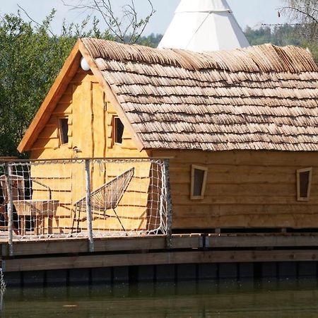 Les Cabanes Flottantes Givrauval Eksteriør billede