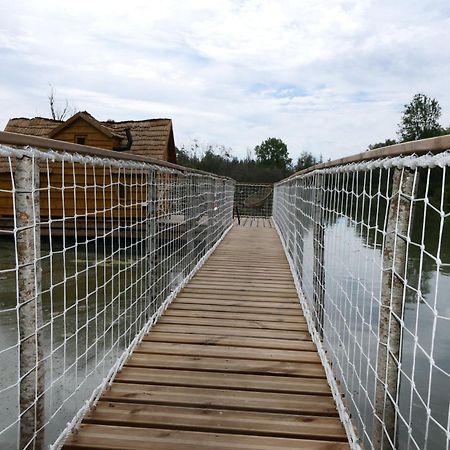 Les Cabanes Flottantes Givrauval Eksteriør billede